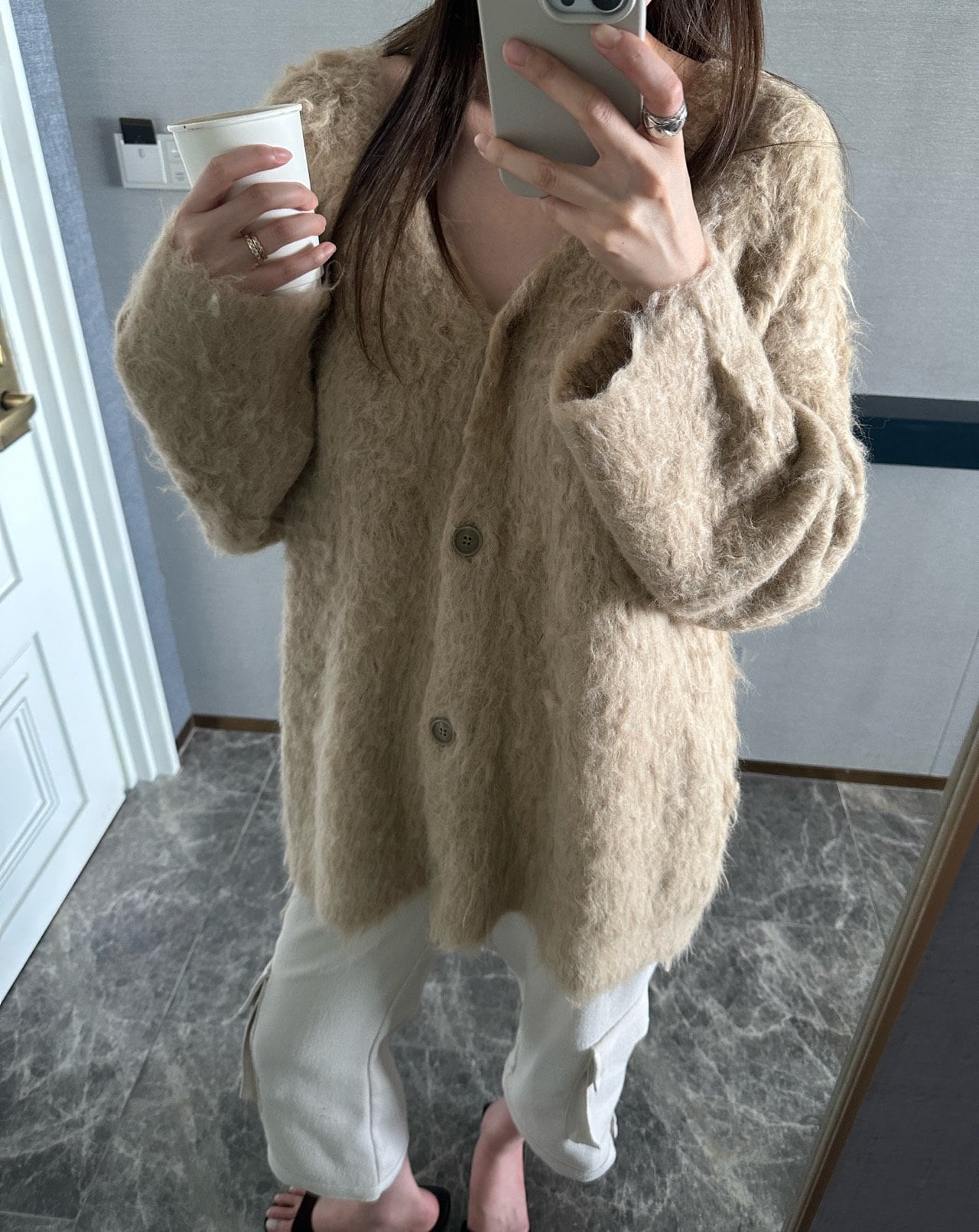 로라 헤어리 오버핏 가디건