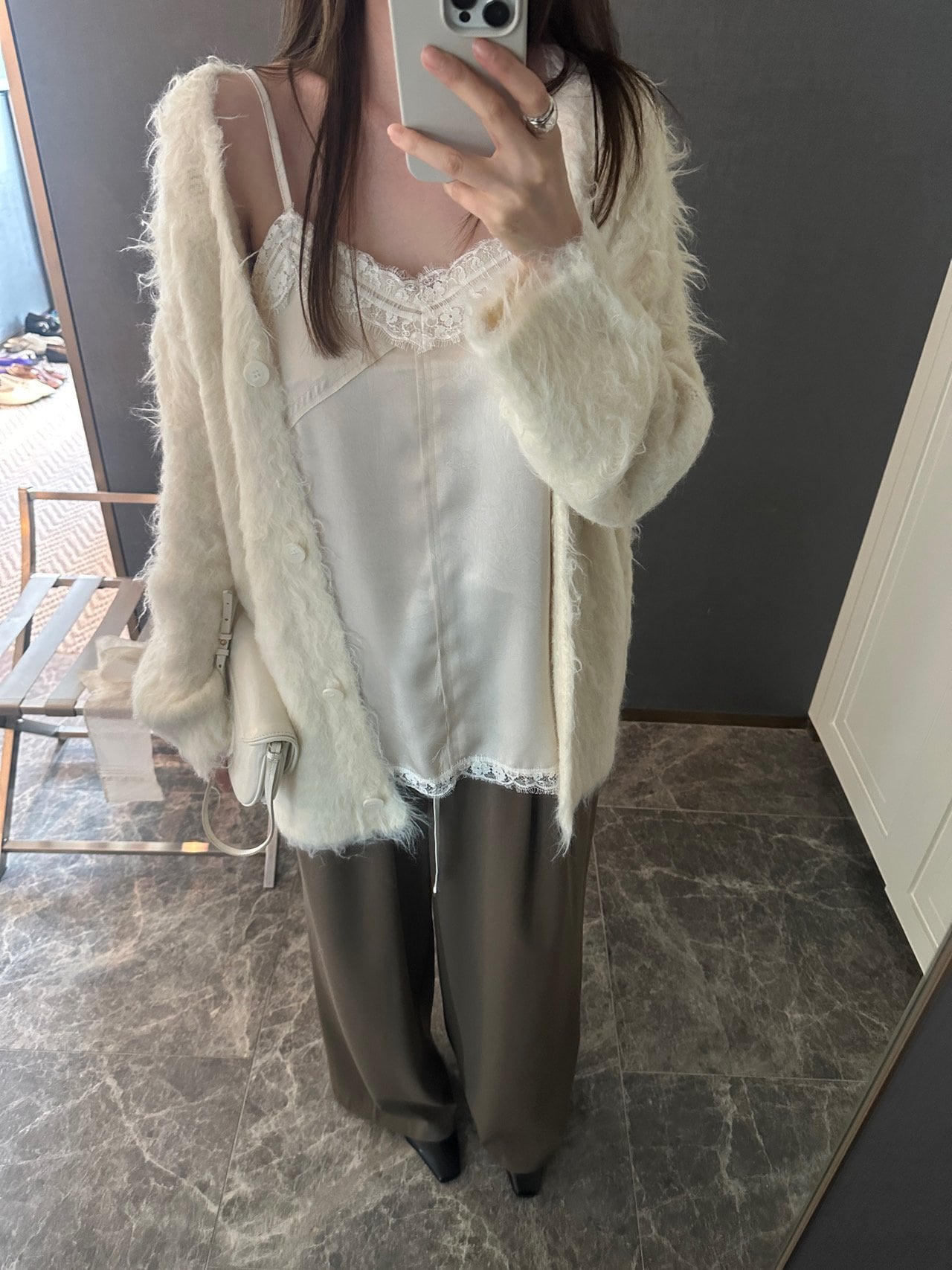 로라 헤어리 오버핏 가디건