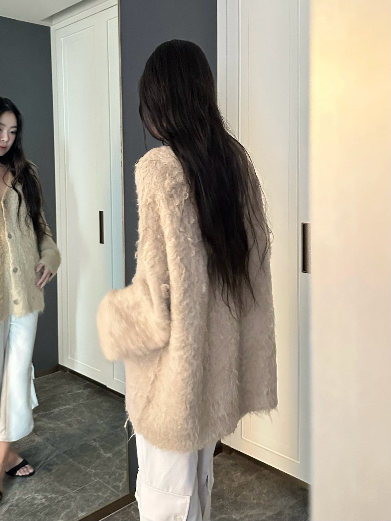 로라 헤어리 오버핏 가디건