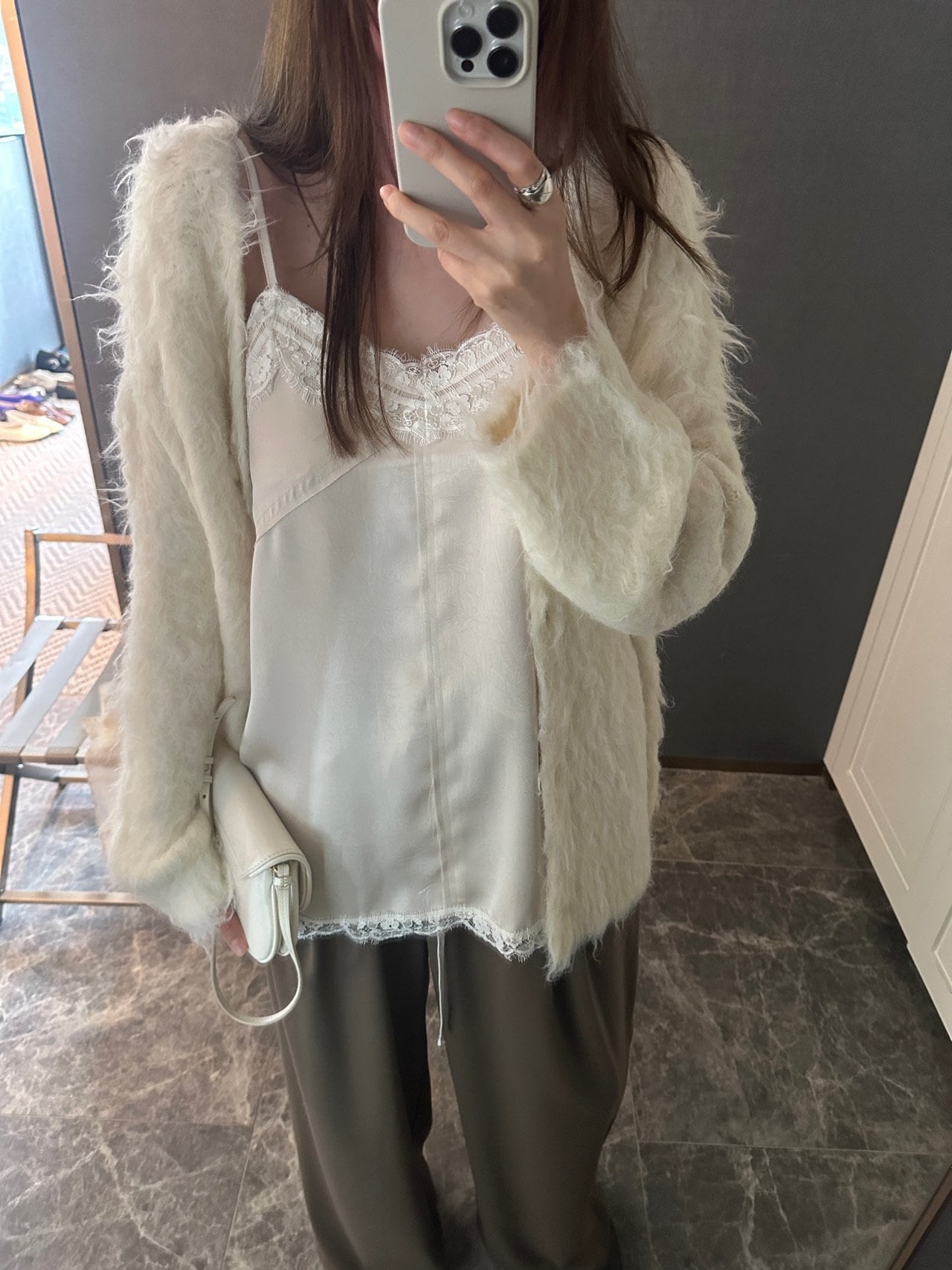 로라 헤어리 오버핏 가디건