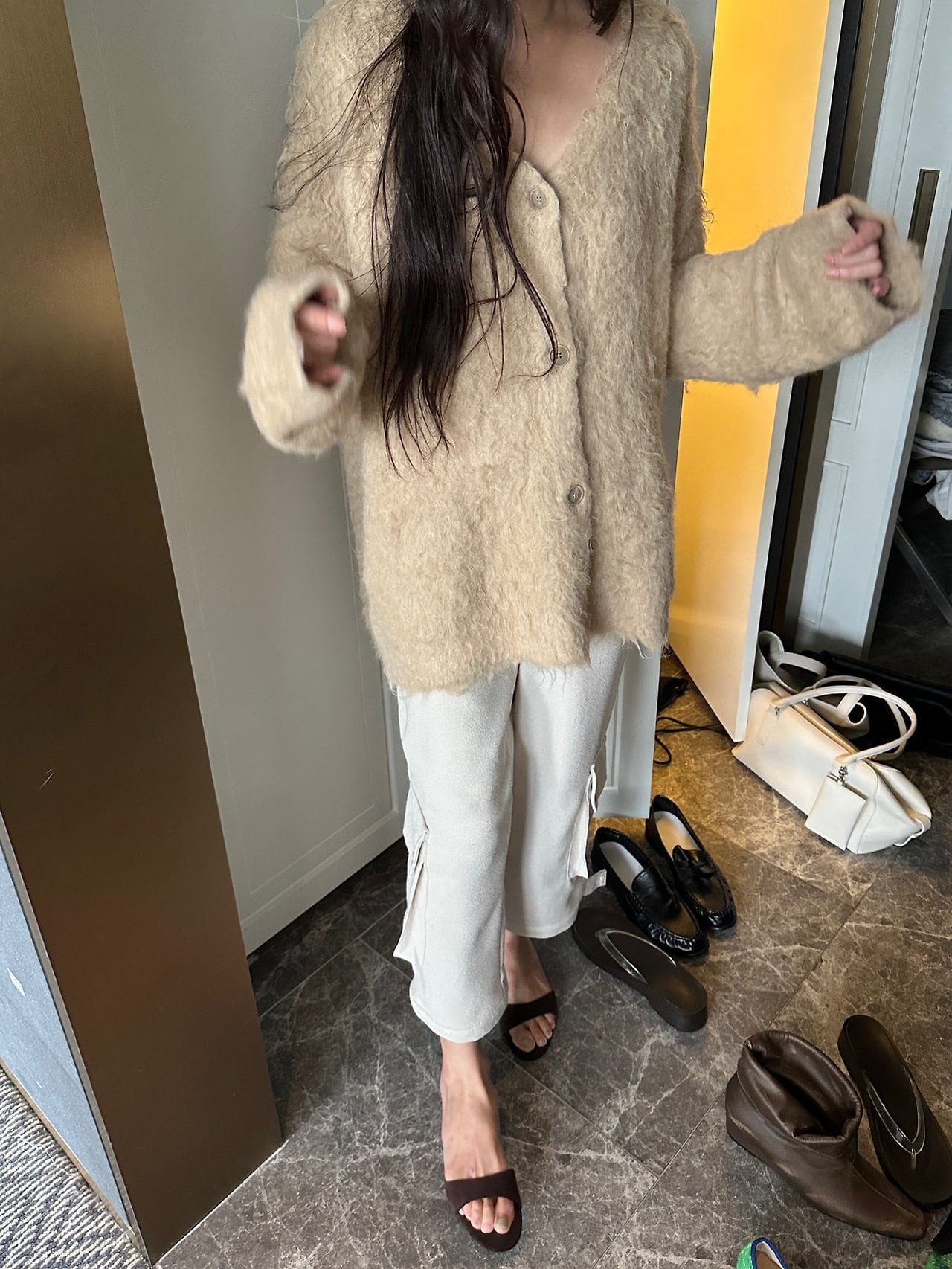 로라 헤어리 오버핏 가디건