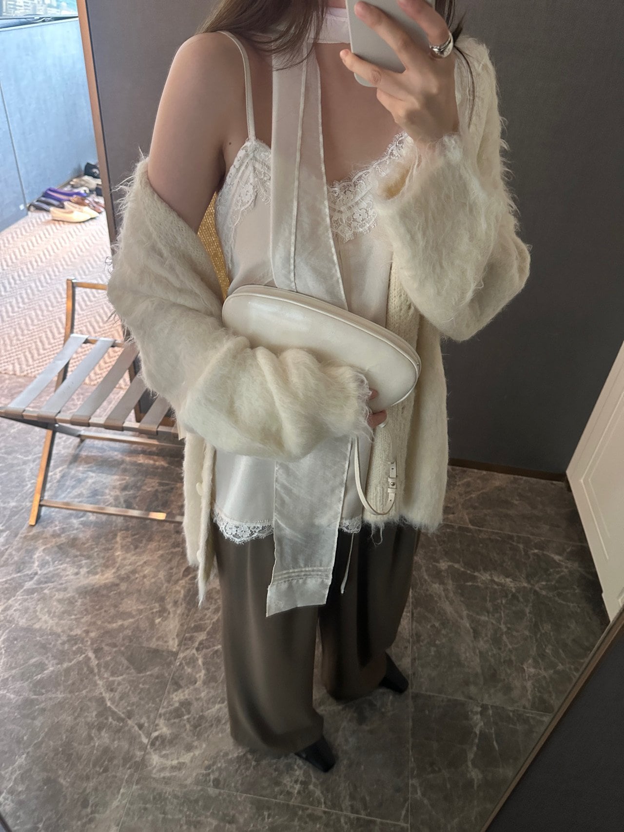 로라 헤어리 오버핏 가디건