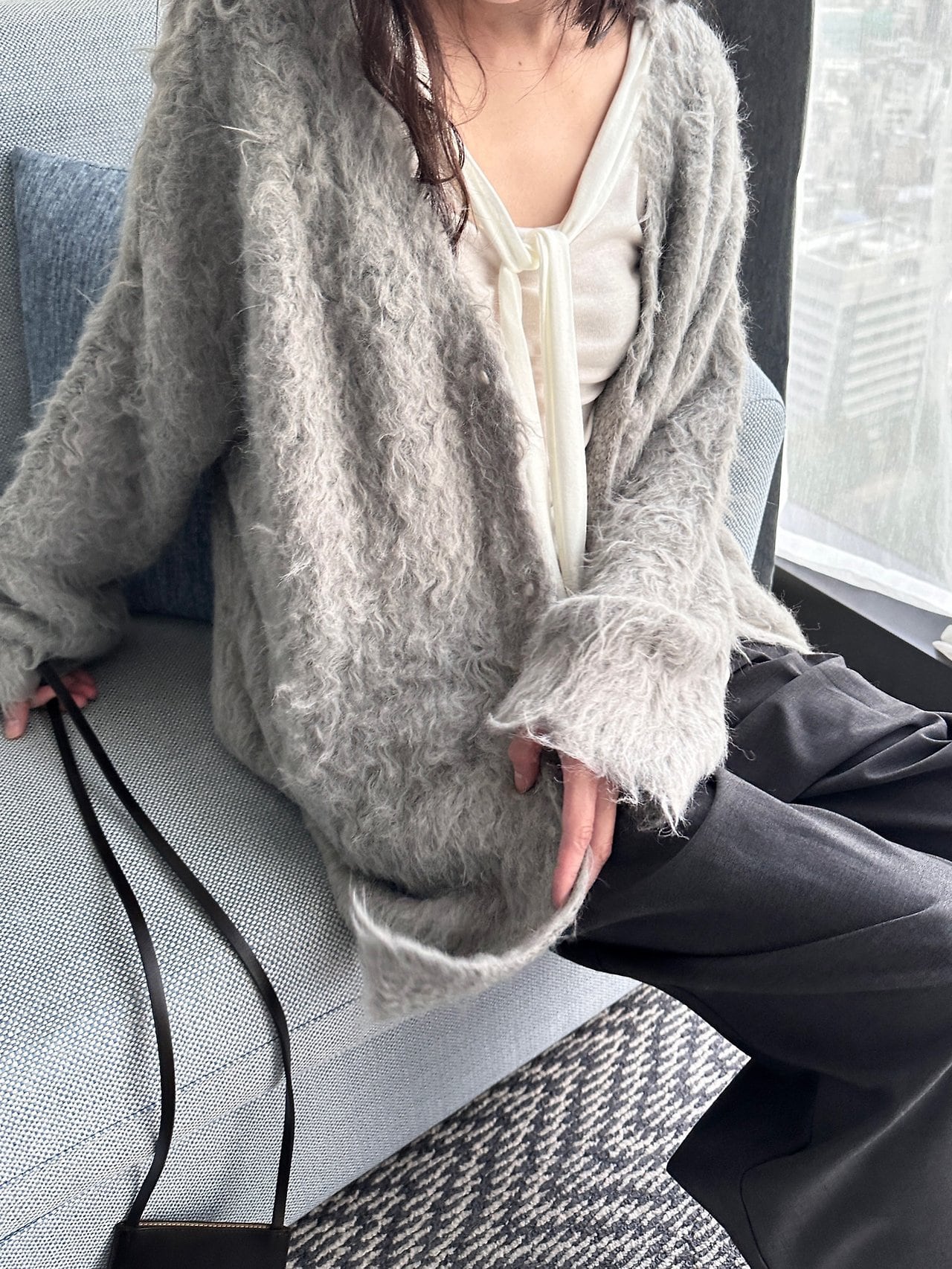 로라 헤어리 오버핏 가디건