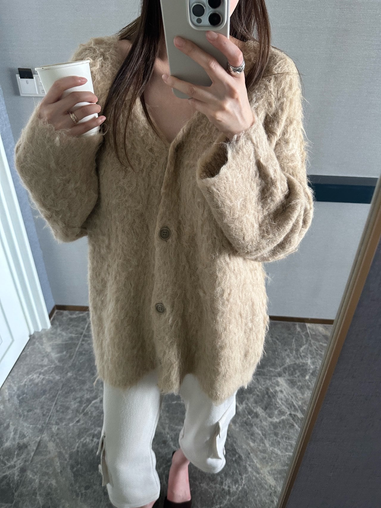 로라 헤어리 오버핏 가디건