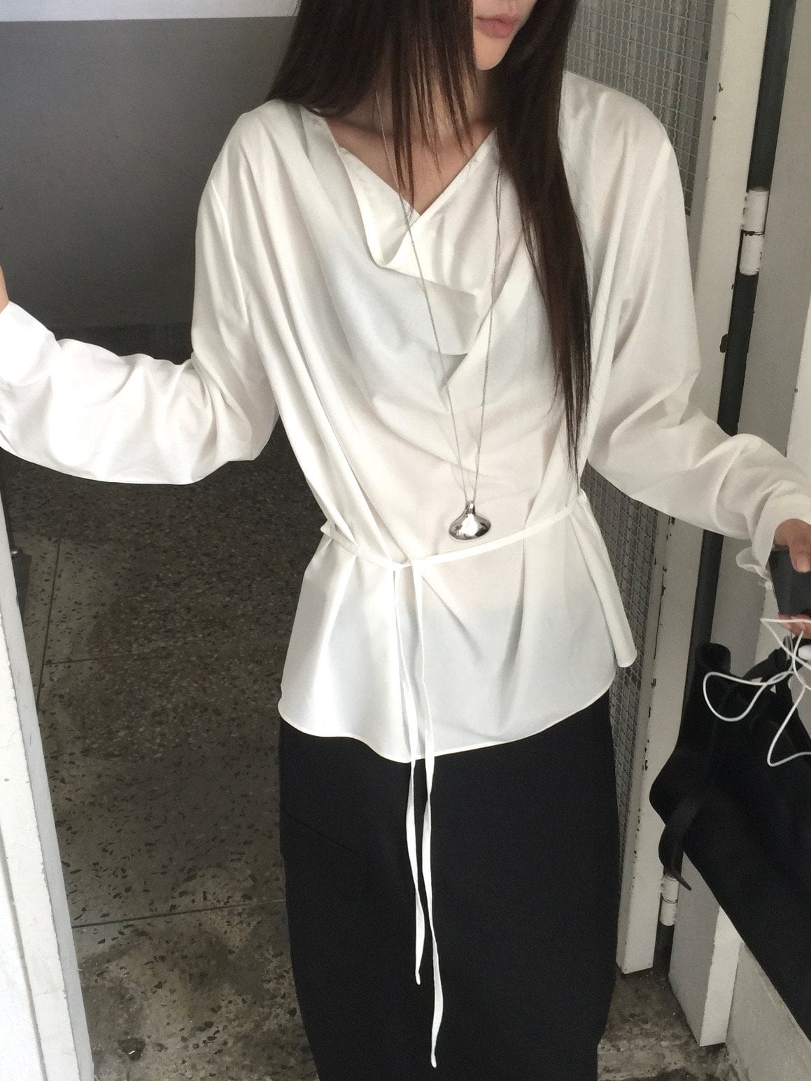 밴딩 카울넥 블라우스