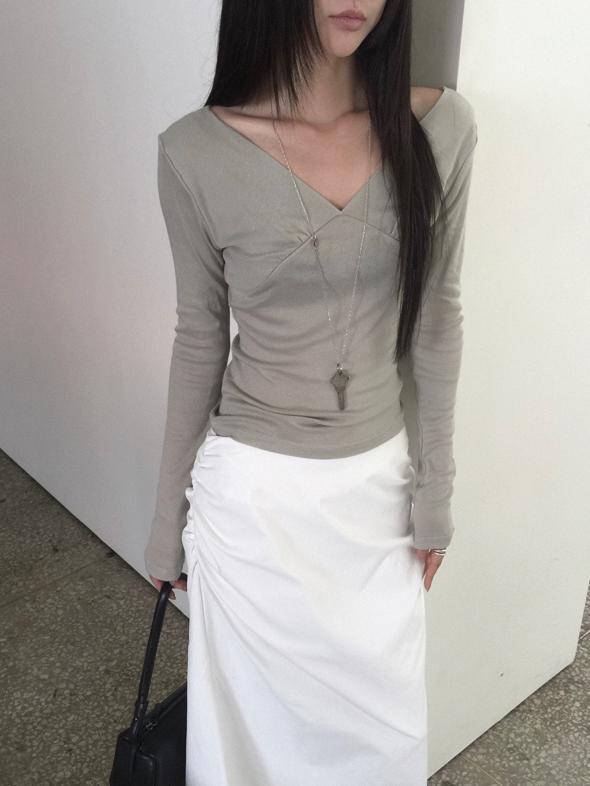 브이넥 랩 크롭 티셔츠