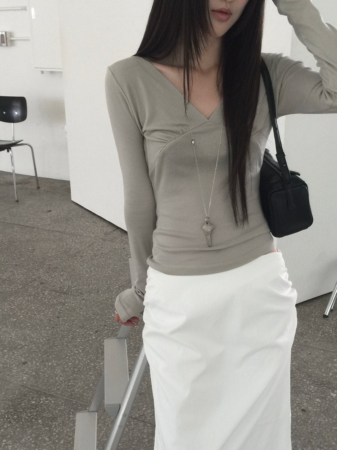 브이넥 랩 크롭 티셔츠