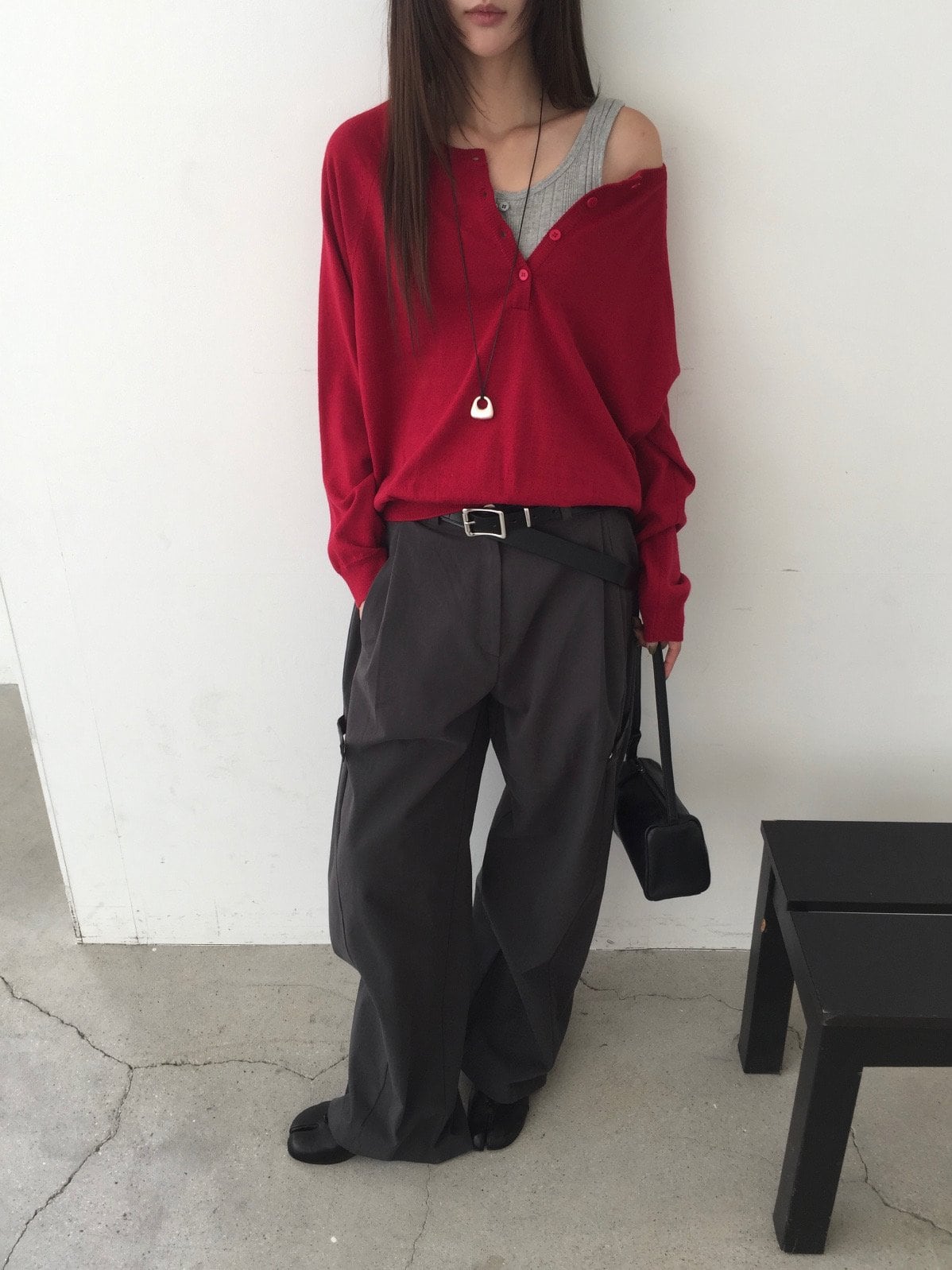 헨리넥 오프숄더 오버핏 니트