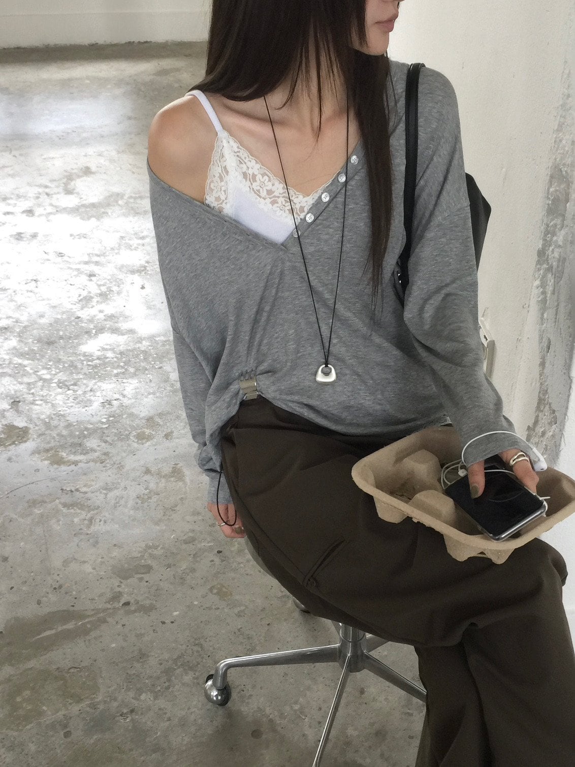 오프숄더 토글벨트 브이넥가디건