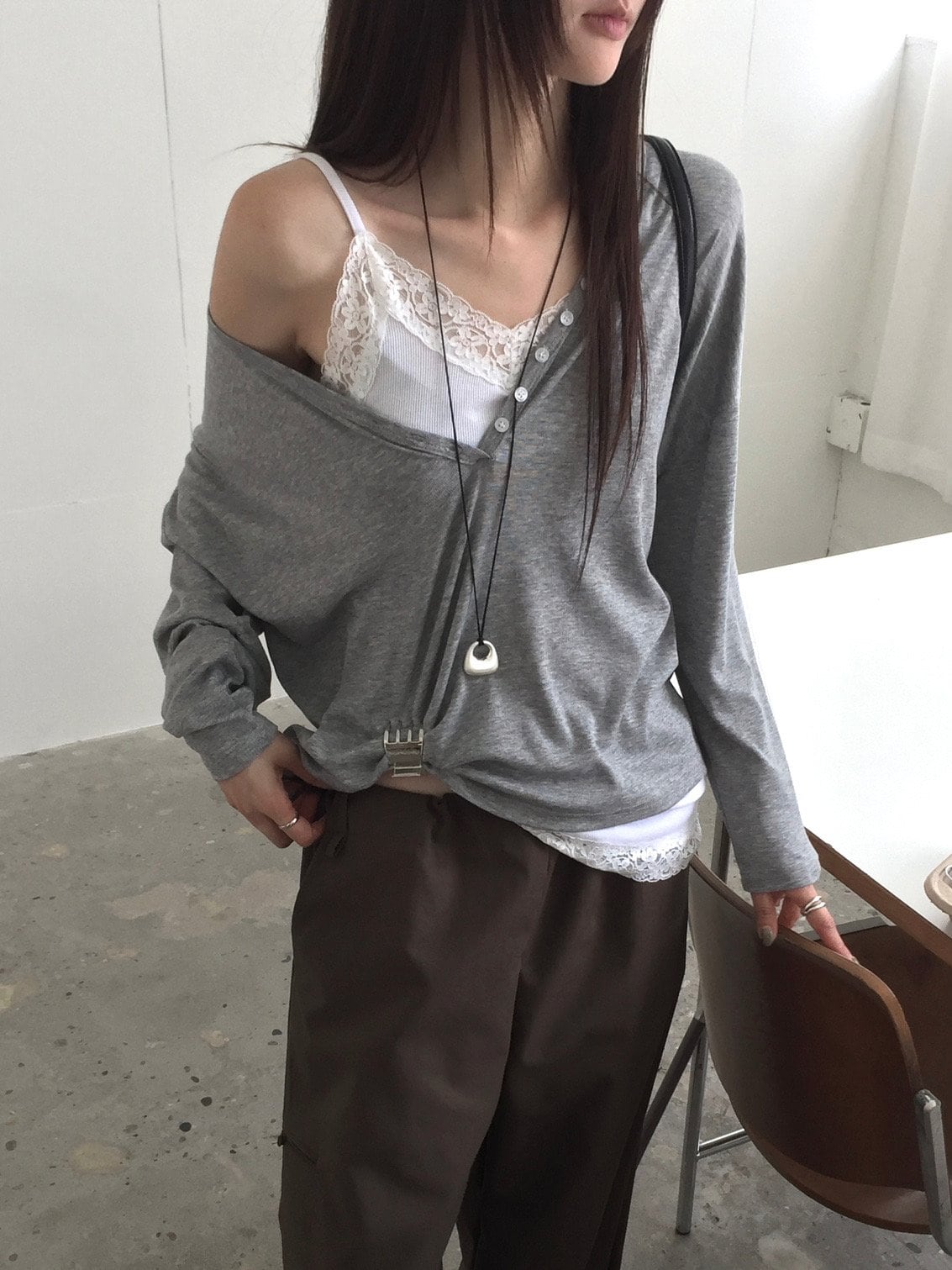 오프숄더 토글벨트 브이넥가디건