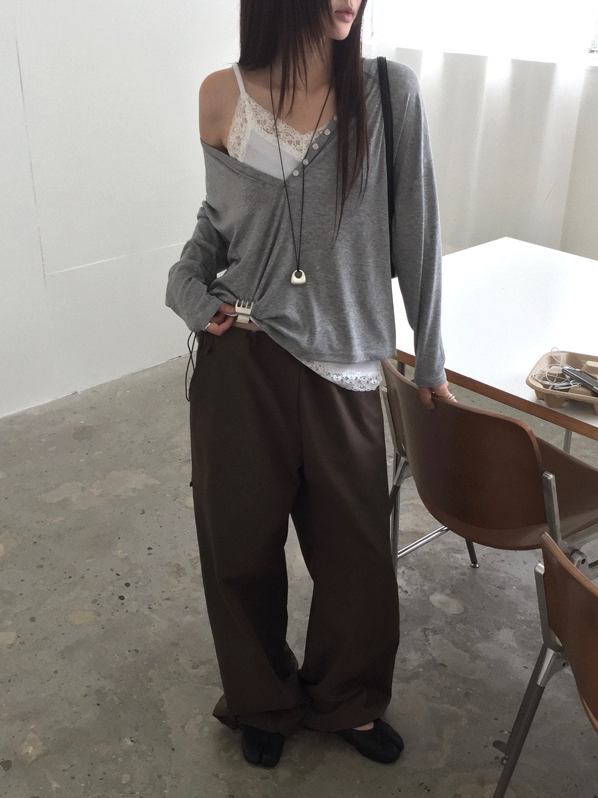 오프숄더 토글벨트 브이넥가디건
