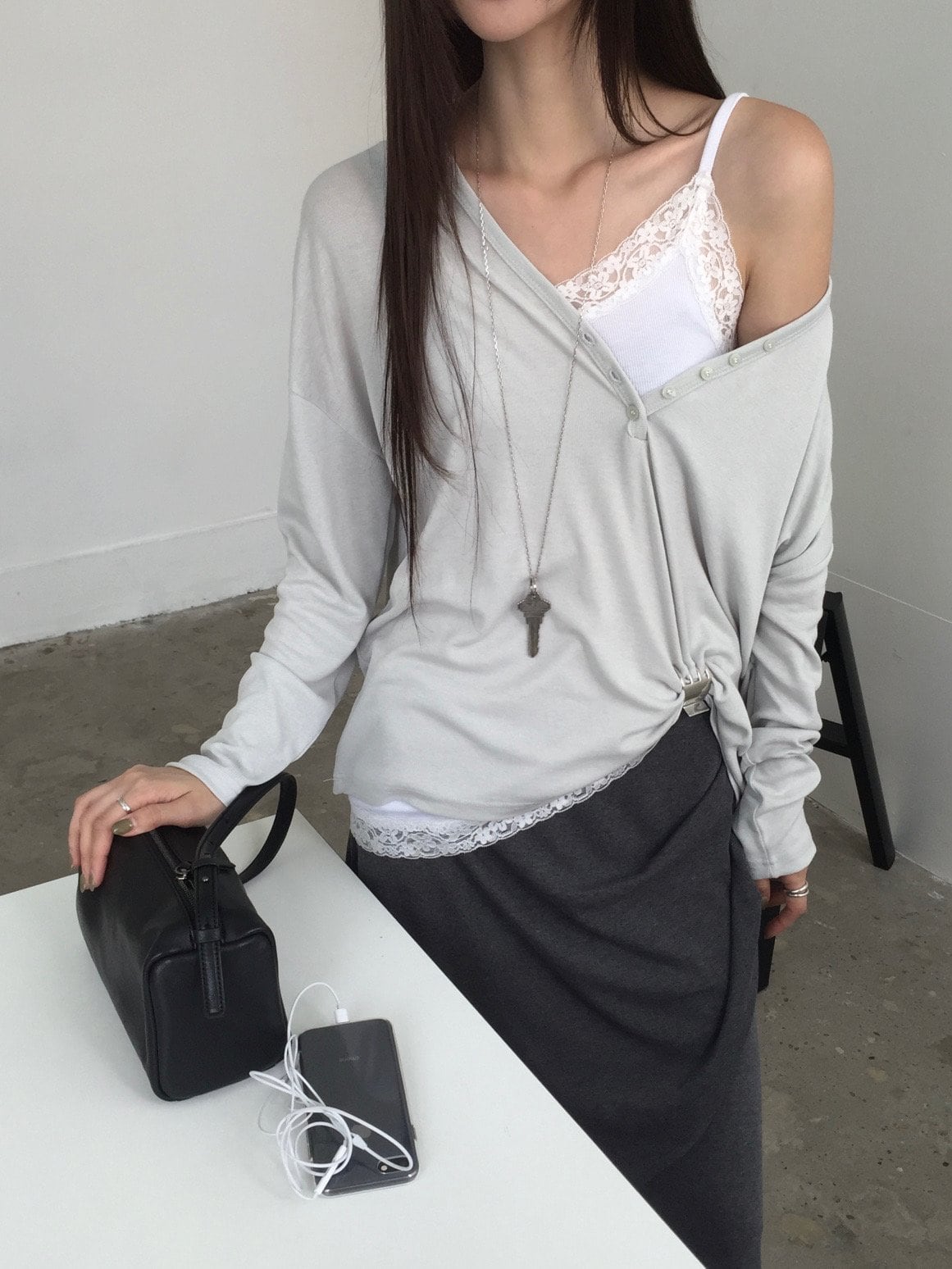 오프숄더 토글벨트 브이넥가디건