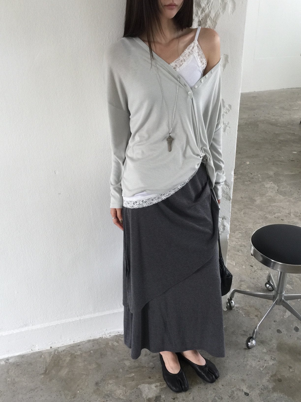 오프숄더 토글벨트 브이넥가디건