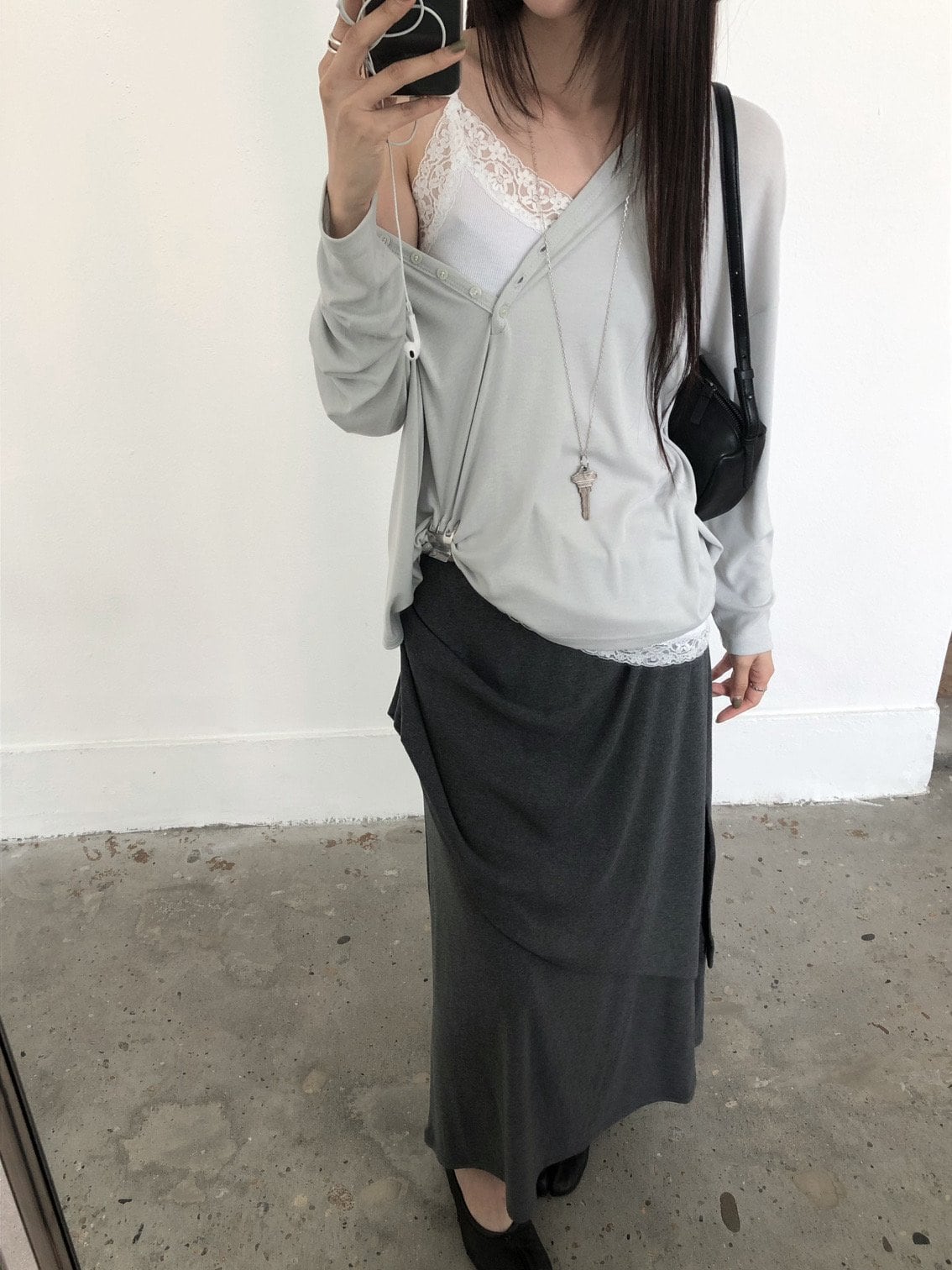 오프숄더 토글벨트 브이넥가디건