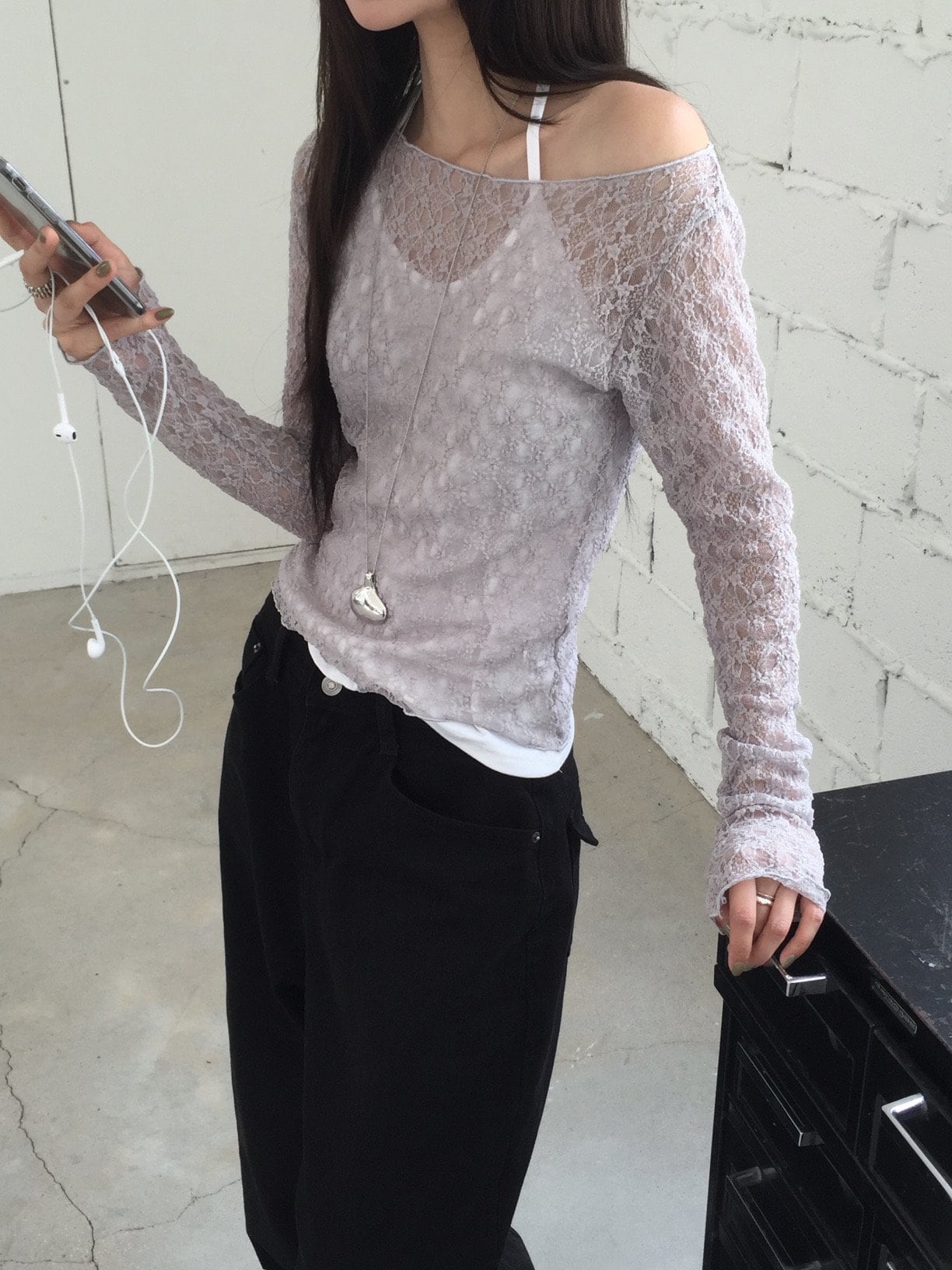 와이드넥 시스루 레이스 티셔츠