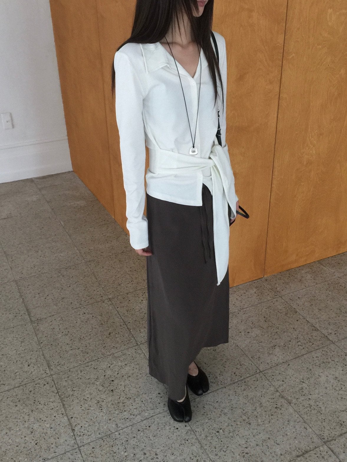 브이넥 카라 리본타이 블라우스