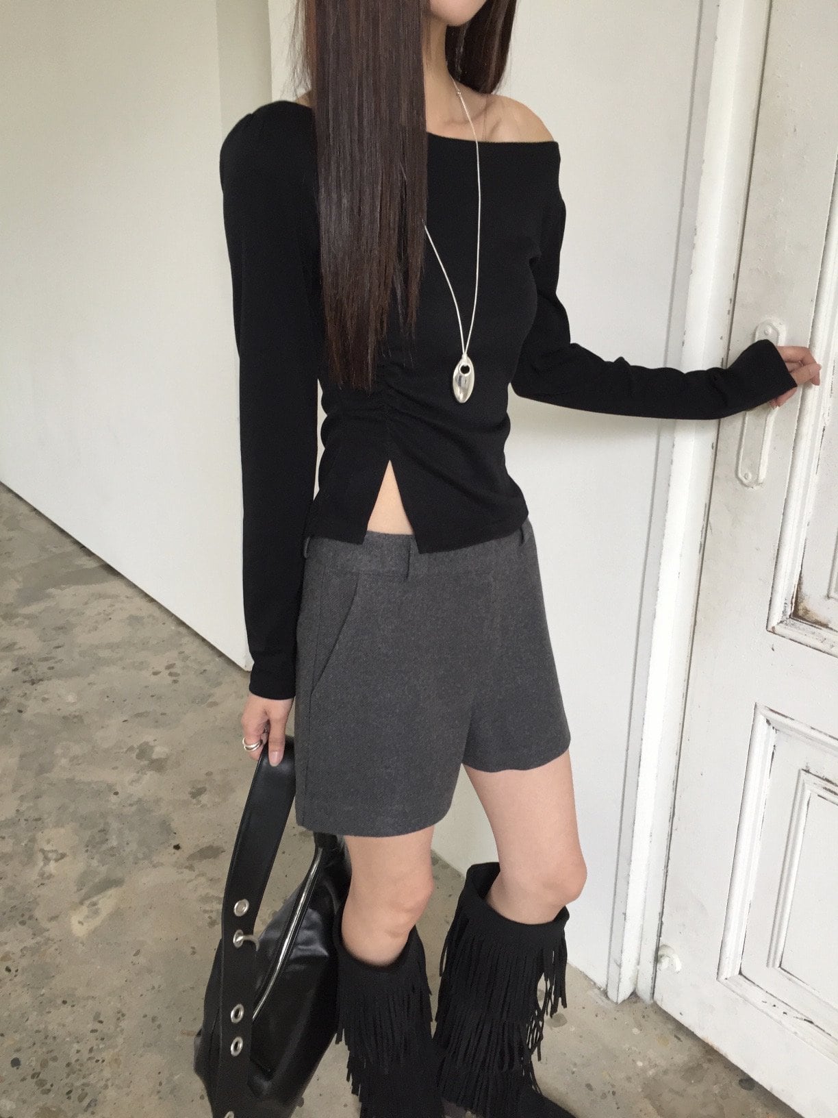 보트넥 셔링 슬릿 긴팔 티셔츠