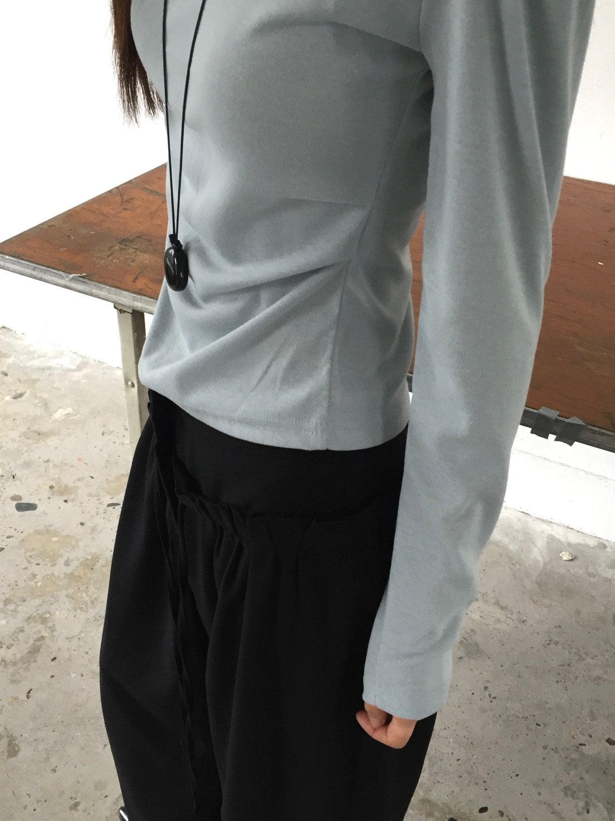 보트넥 셔링 슬릿 긴팔 티셔츠